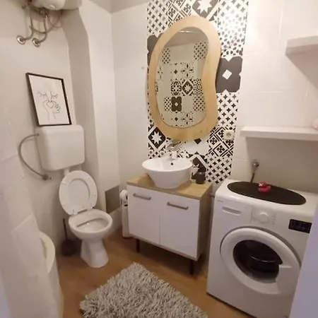 Lovely & Cosy With A Spacious Balcony