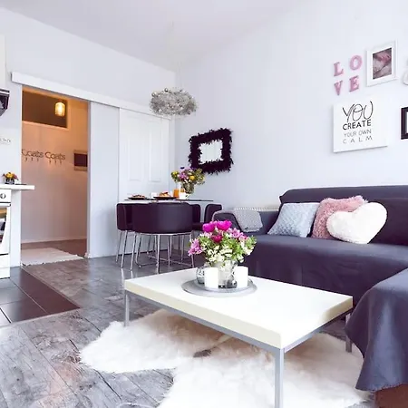 公寓 Lovely & Cosy With A Spacious Balcony 斯普利特
