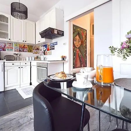 Lovely & Cosy With A Spacious Balcony *