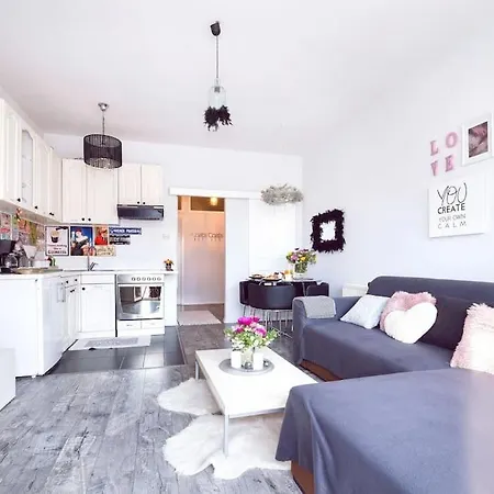 公寓 Lovely & Cosy With A Spacious Balcony