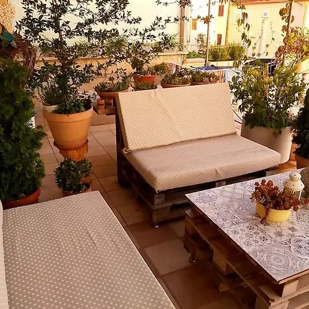 Lovely & Cosy With A Spacious Balcony 公寓 *