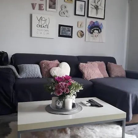 Lovely & Cosy With A Spacious Balcony 公寓