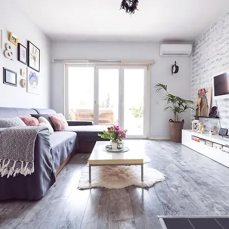 公寓 Lovely & Cosy With A Spacious Balcony 斯普利特