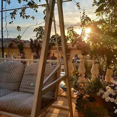 Lovely & Cosy With A Spacious Balcony